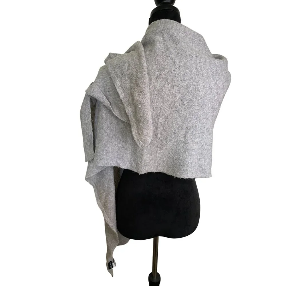 Cynthia Rowley Gray Knit Shawl Wrap Scarf Wool Blend Soft Boucle Office Travel